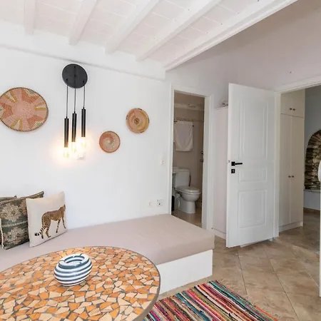 Chora 5 - By Tinoshost Guest house *