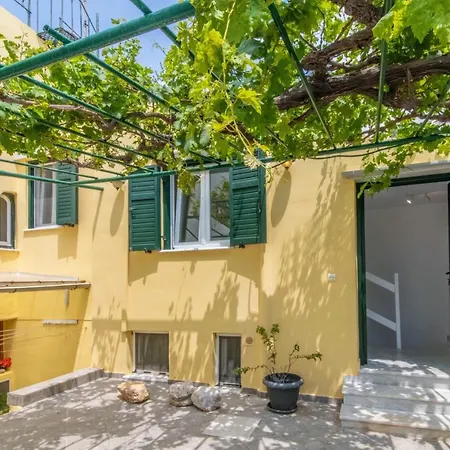 Chora 5 - By Tinoshost Tínos