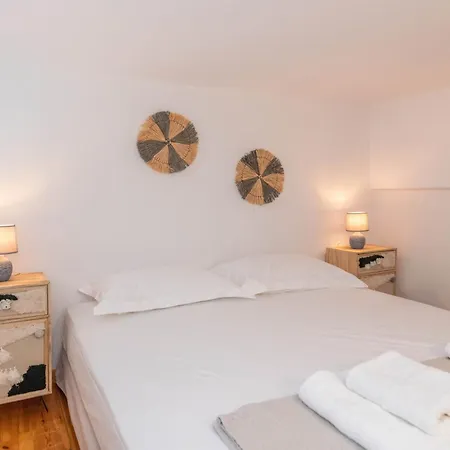 Guest house Chora 5 - By Tinoshost