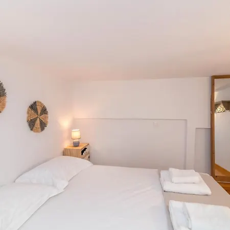 Guest house Chora 5 - By Tinoshost